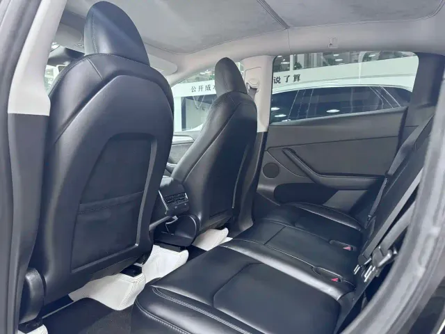 Tesla Model Y — Фото автомобиля 15