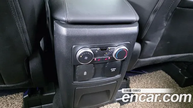 Ford Explorer Explorer 6 поколение 3.0 Platinum 4WD — Фото автомобиля 19