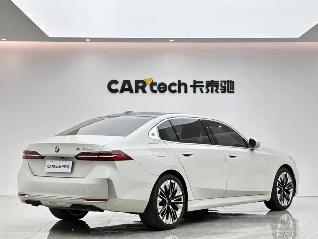BMW 5 Series — Фото автомобиля 5