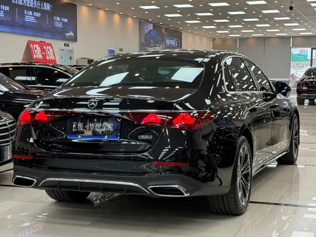 Mercedes-Benz E-Class — Фото автомобиля 18