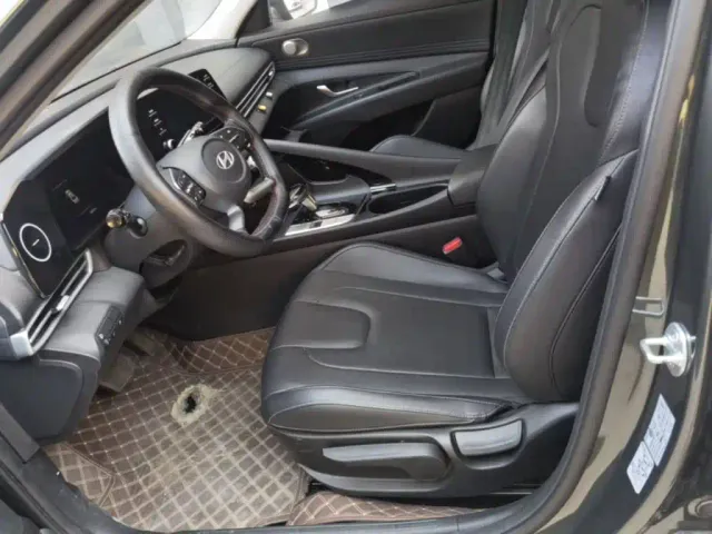 Hyundai Elantra — Фото автомобиля 14
