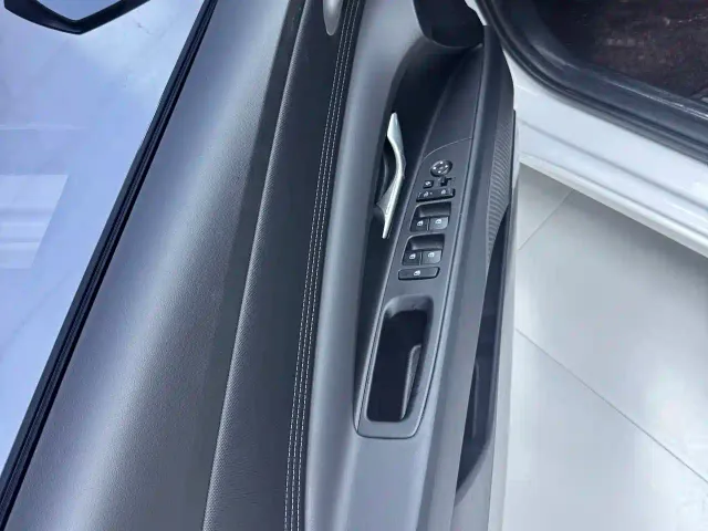 Hyundai Elantra — Фото автомобиля 8