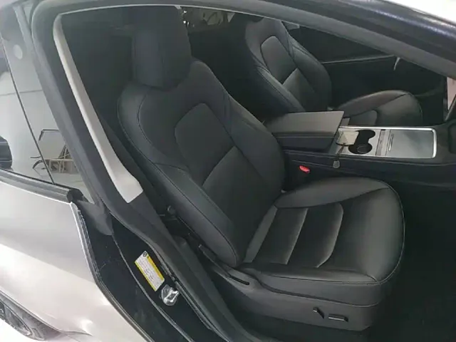 Tesla Model Y — Фото автомобиля 24