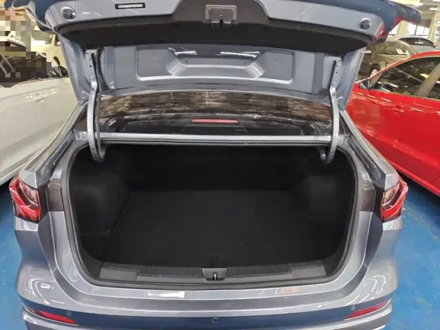Roewe i5 — Фото автомобиля 18