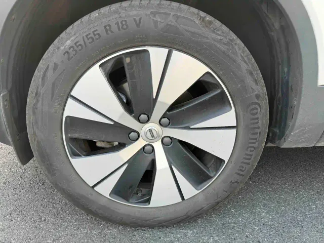 Volvo XC40 — Фото автомобиля 12