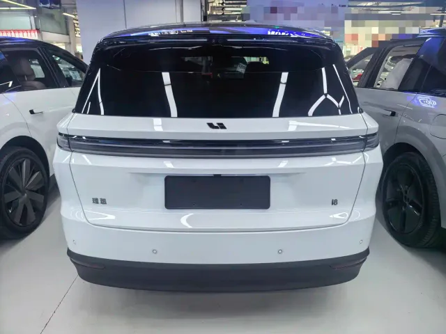 Li Auto i8 — Фото автомобиля 10