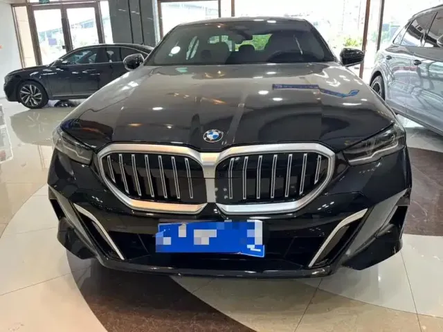 BMW 5 Series — Фото автомобиля 2