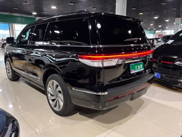 Lincoln Navigator — Фото автомобиля 20