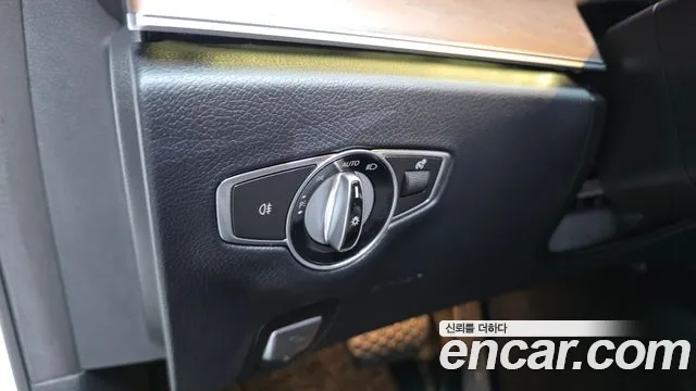 Mercedes-Benz E-Class — Фото автомобиля 17