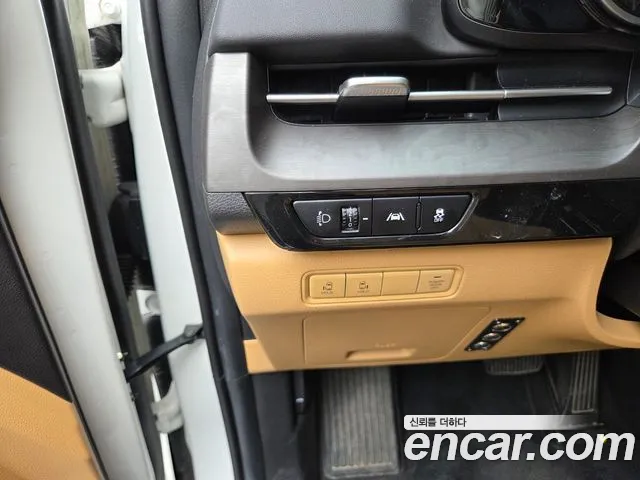 Kia Carnival Generation 4 — Фото автомобиля 14
