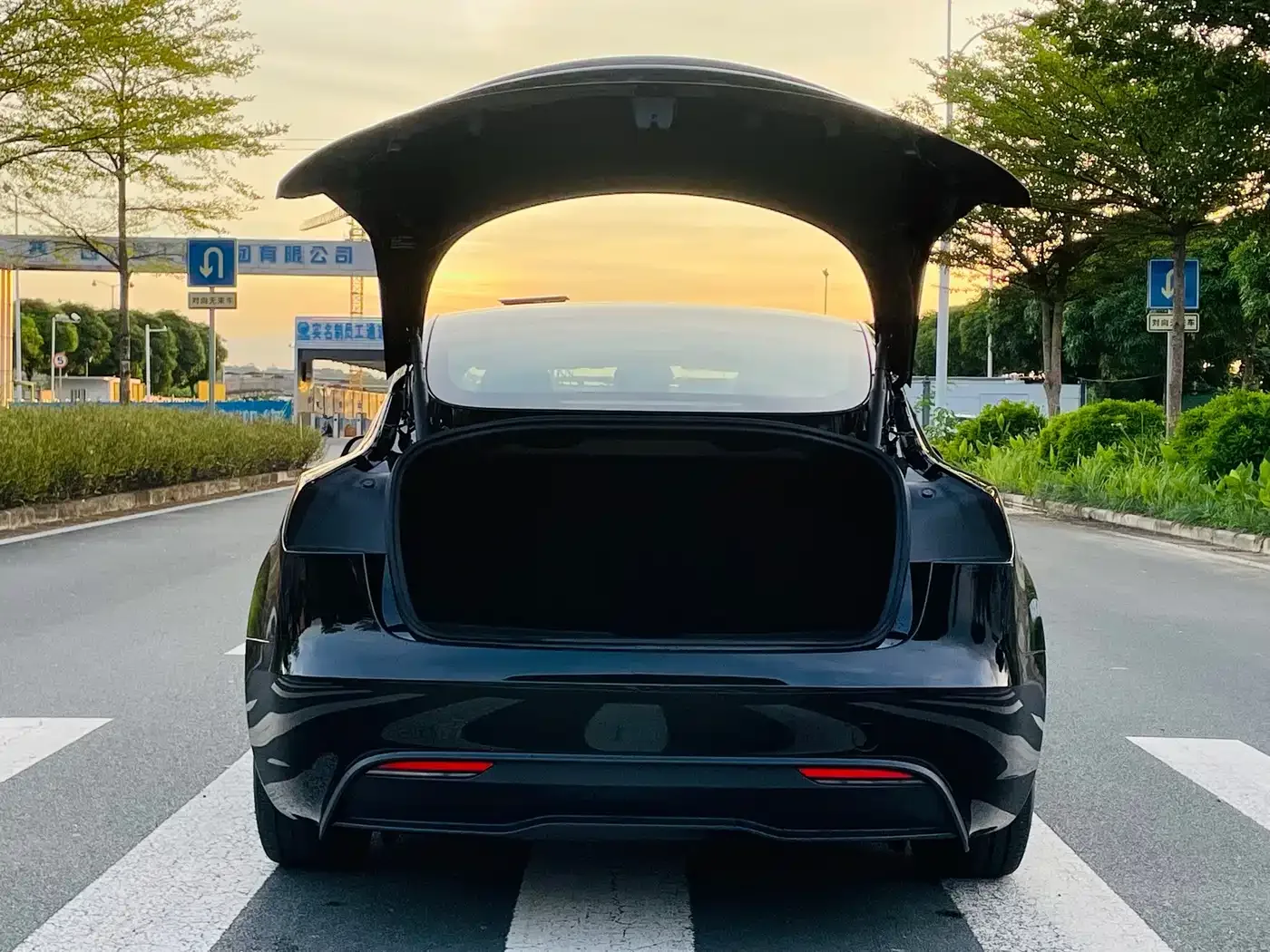 Tesla Model 3 2023 Rear-Wheel Drive — Фото автомобиля 9