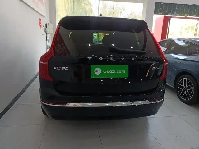 Volvo XC90 — Фото автомобиля 5