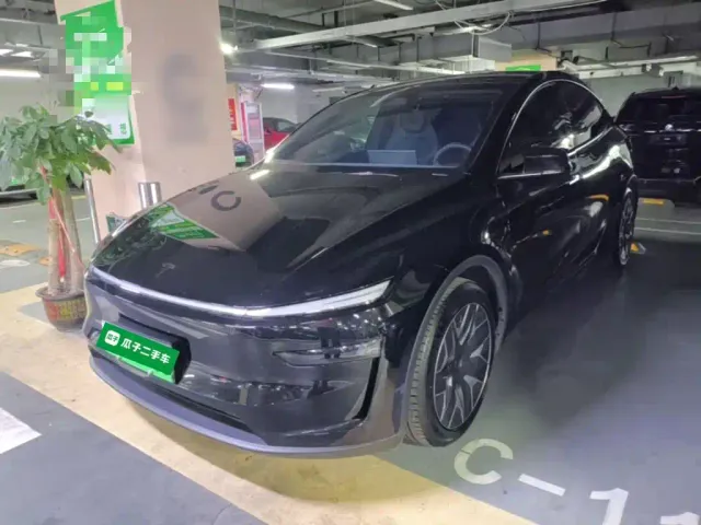 Фотография автомобиля — Tesla Model Y L