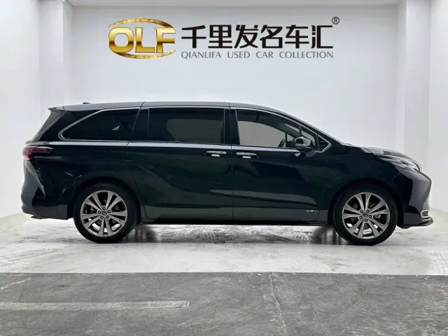 Toyota Sienna — Фото автомобиля 6