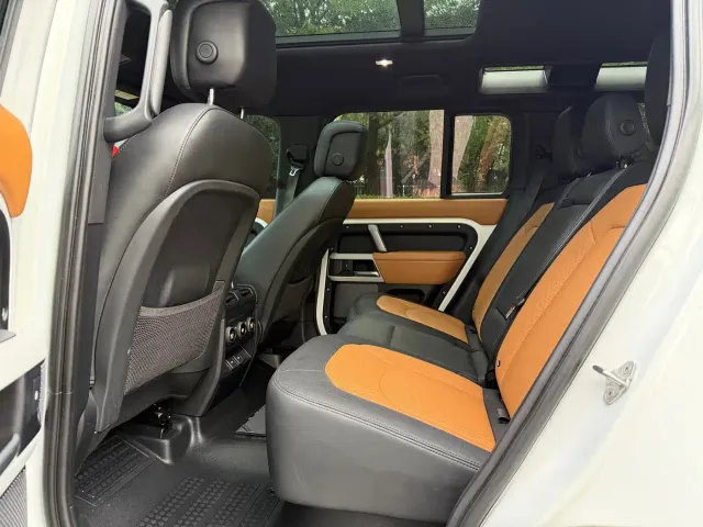 Land Rover Defender — Фото автомобиля 8