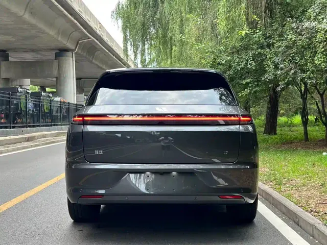 Li Auto L7 — Фото автомобиля 4