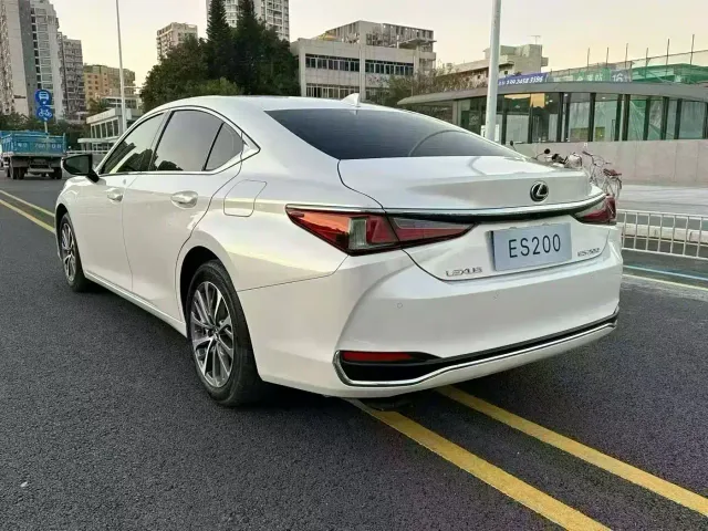 Lexus ES — Фото автомобиля 9