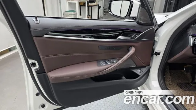 BMW 5 Series G30 — Фото автомобиля 13
