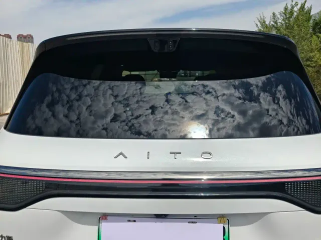 Aito M8 — Фото автомобиля 10