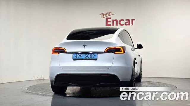 Tesla Model Y — Фото автомобиля 4