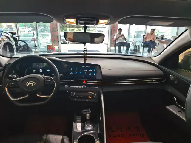 Hyundai Elantra — Фото автомобиля 11