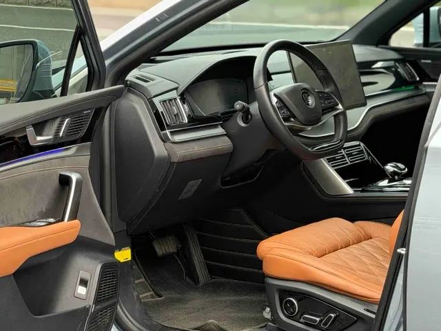 BYD Tang — Фото автомобиля 5