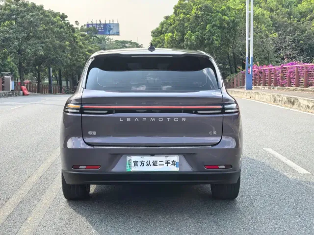Leapmotor C10 — Фото автомобиля 19