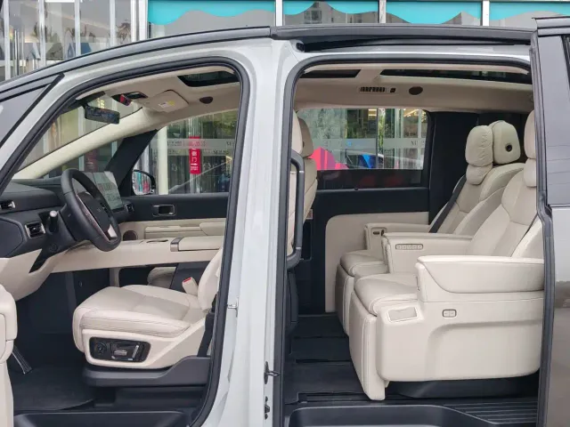 Li Auto MEGA — Фото автомобиля 12