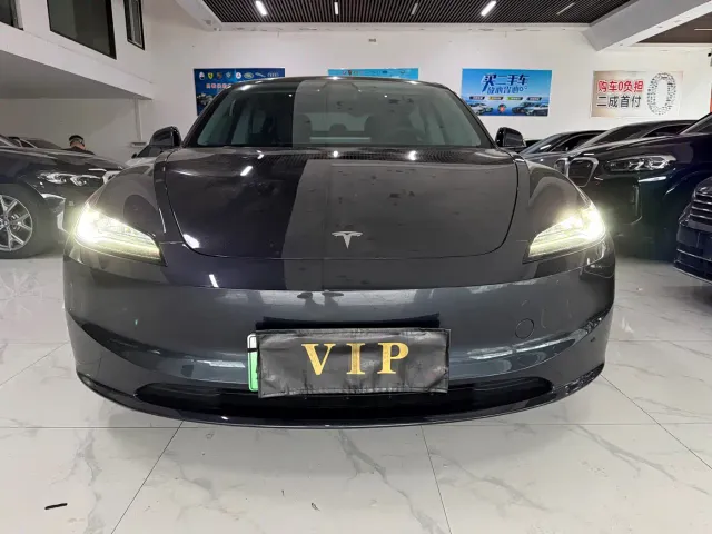 Tesla Model 3 — Фото автомобиля 2