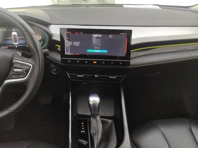 Roewe i5 — Фото автомобиля 13
