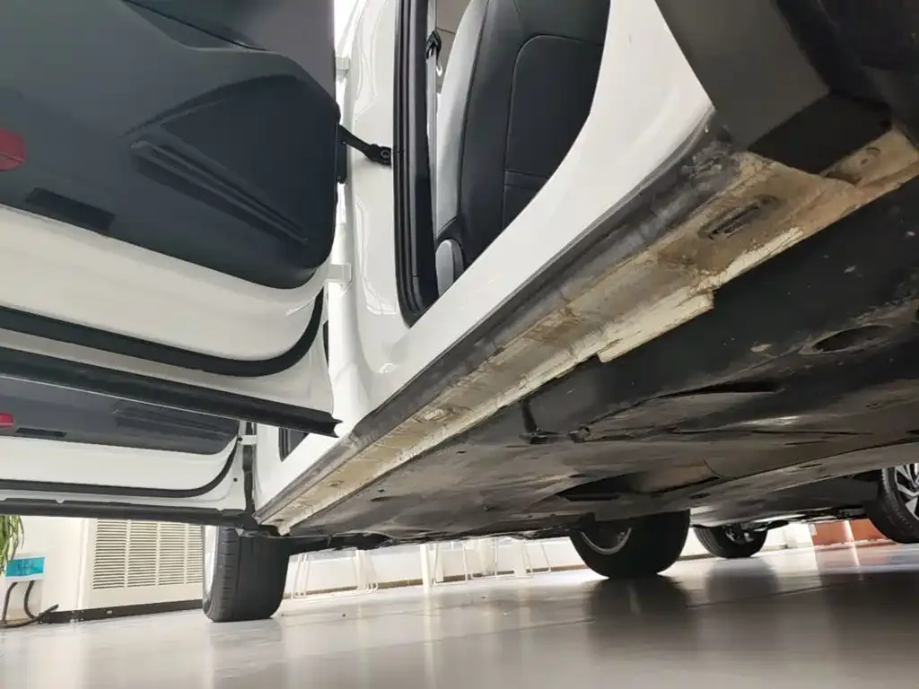Volkswagen Tiguan L 2024 Outstanding 300TSI Auto 2WD Dragon Soaring Edition — Фото автомобиля 21