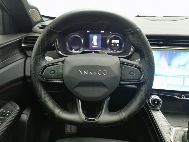 Lynk & Co 01 — Фото автомобиля 11