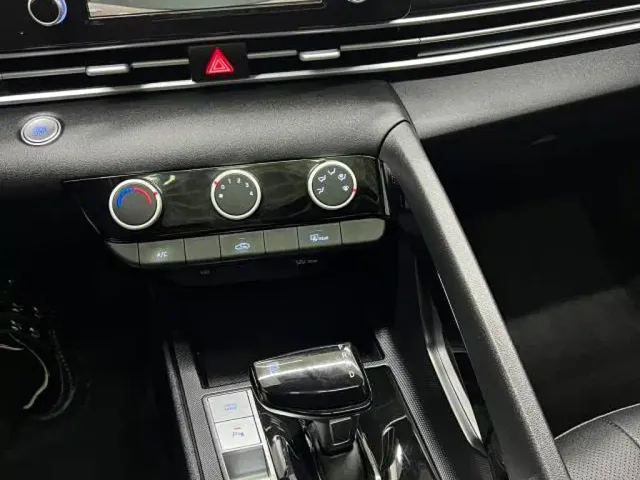 Hyundai Elantra — Фото автомобиля 12
