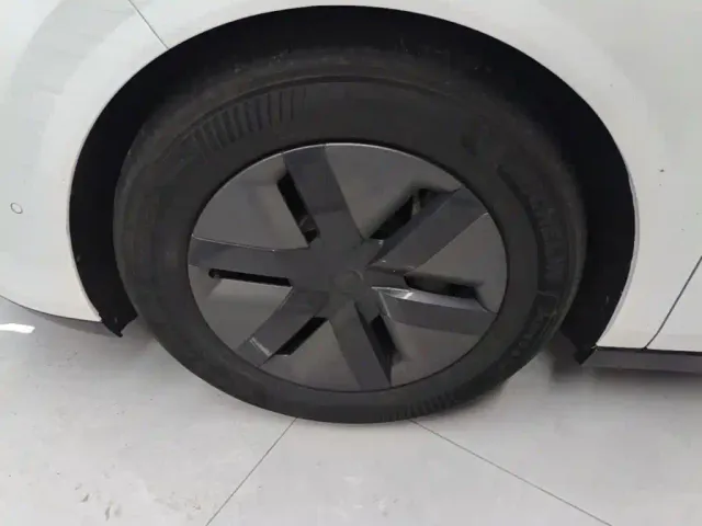 Li Auto MEGA — Фото автомобиля 24