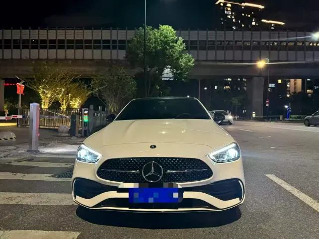 Фотография автомобиля — Mercedes-Benz C-Class