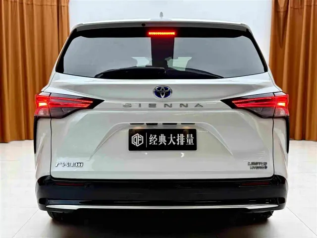 Toyota Sienna — Фото автомобиля 5