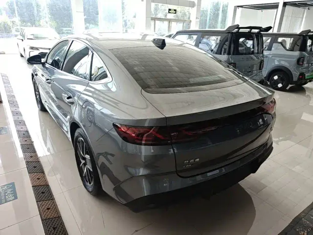 BYD Qin L — Фото автомобиля 4