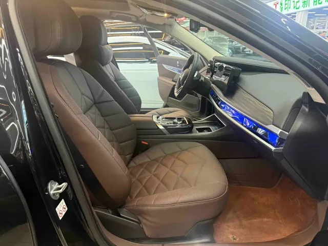 BMW i7 — Фото автомобиля 12