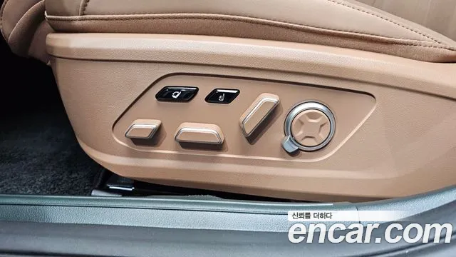 Hyundai Grandeur Grandeur (GN7) 2.5 Бензин 2WD — Фото автомобиля 18