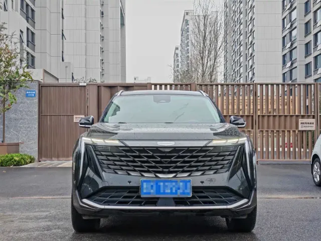 Geely Boyue L 2023 1.5TD DCT Premium — Фото автомобиля 2