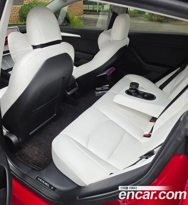 Tesla Model 3 — Фото автомобиля 9