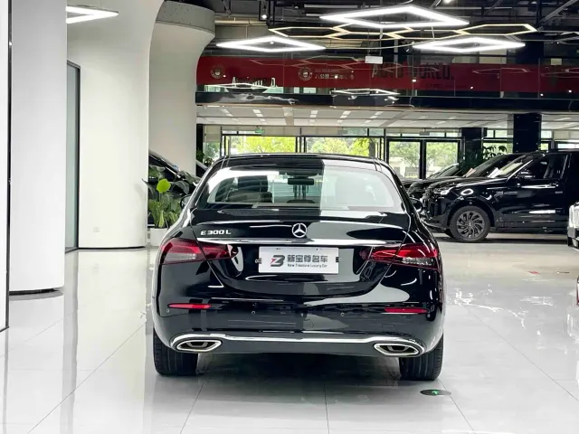 Mercedes-Benz E-Class — Фото автомобиля 19