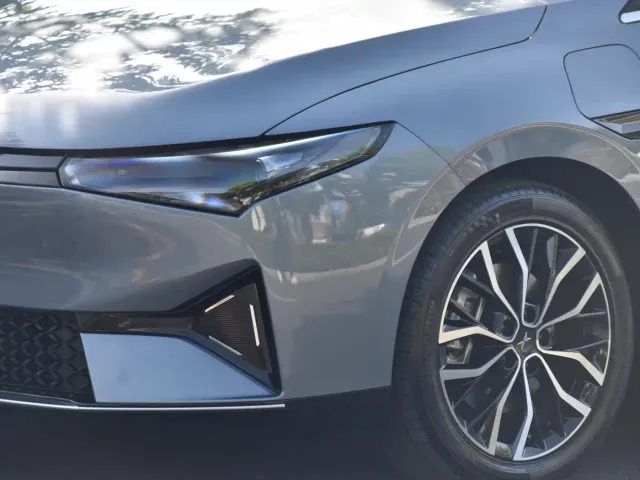 Xpeng P5 — Фото автомобиля 2