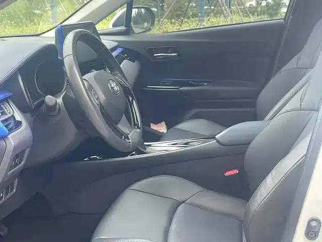 Toyota C-HR — Фото автомобиля 4