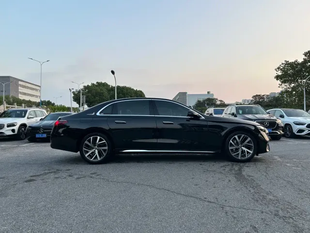 Mercedes-Benz E-Class — Фото автомобиля 4
