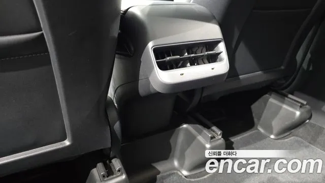 Tesla Model Y — Фото автомобиля 28