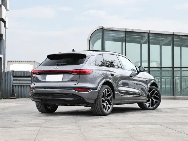 Audi Q6L e-tron — Фото автомобиля 4
