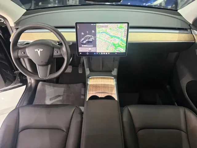 Tesla Model Y — Фото автомобиля 9