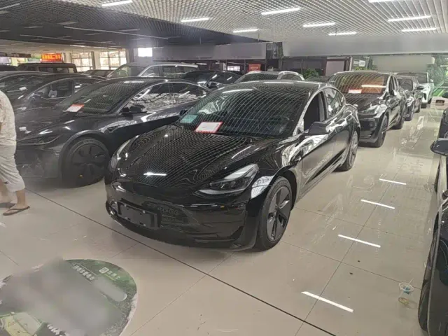 Фотография автомобиля — Tesla Model 3