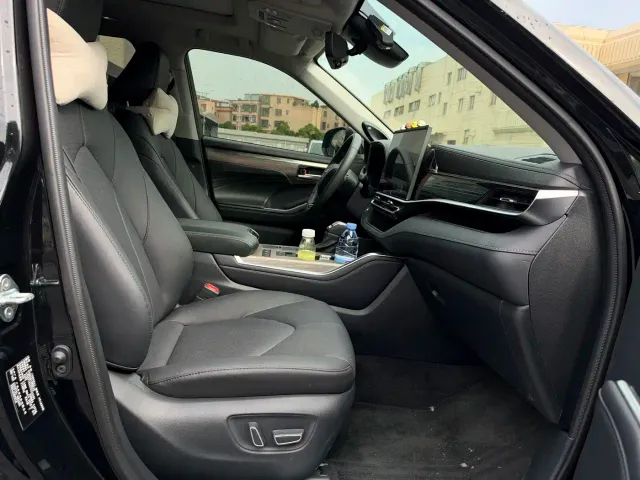Toyota Highlander — Фото автомобиля 10